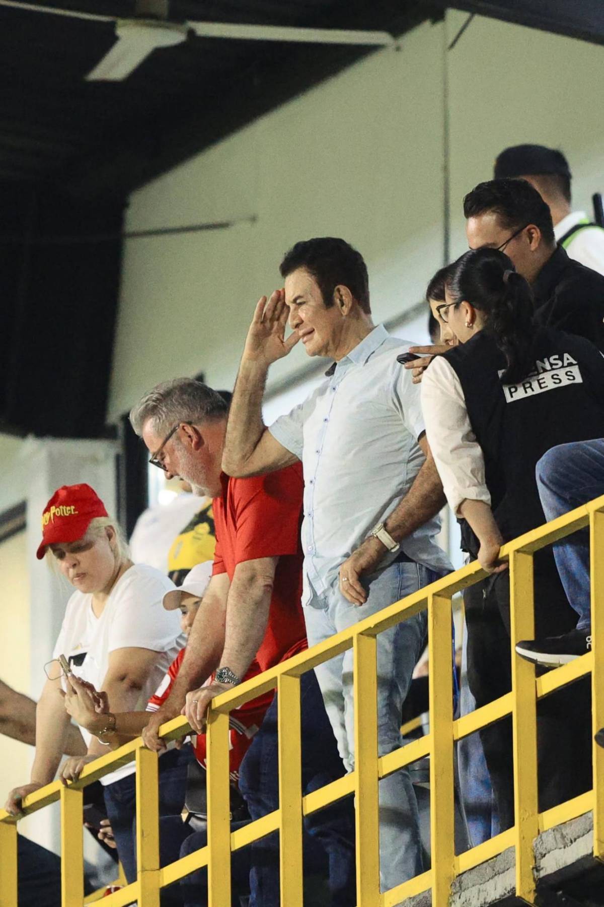 Villano del Real España, jugador sale en camilla, famosos presentes y Olimpia silenció el Morazán Villano del Real España, jugador sale en camilla, famosos presentes y Olimpia silenció el Morazán