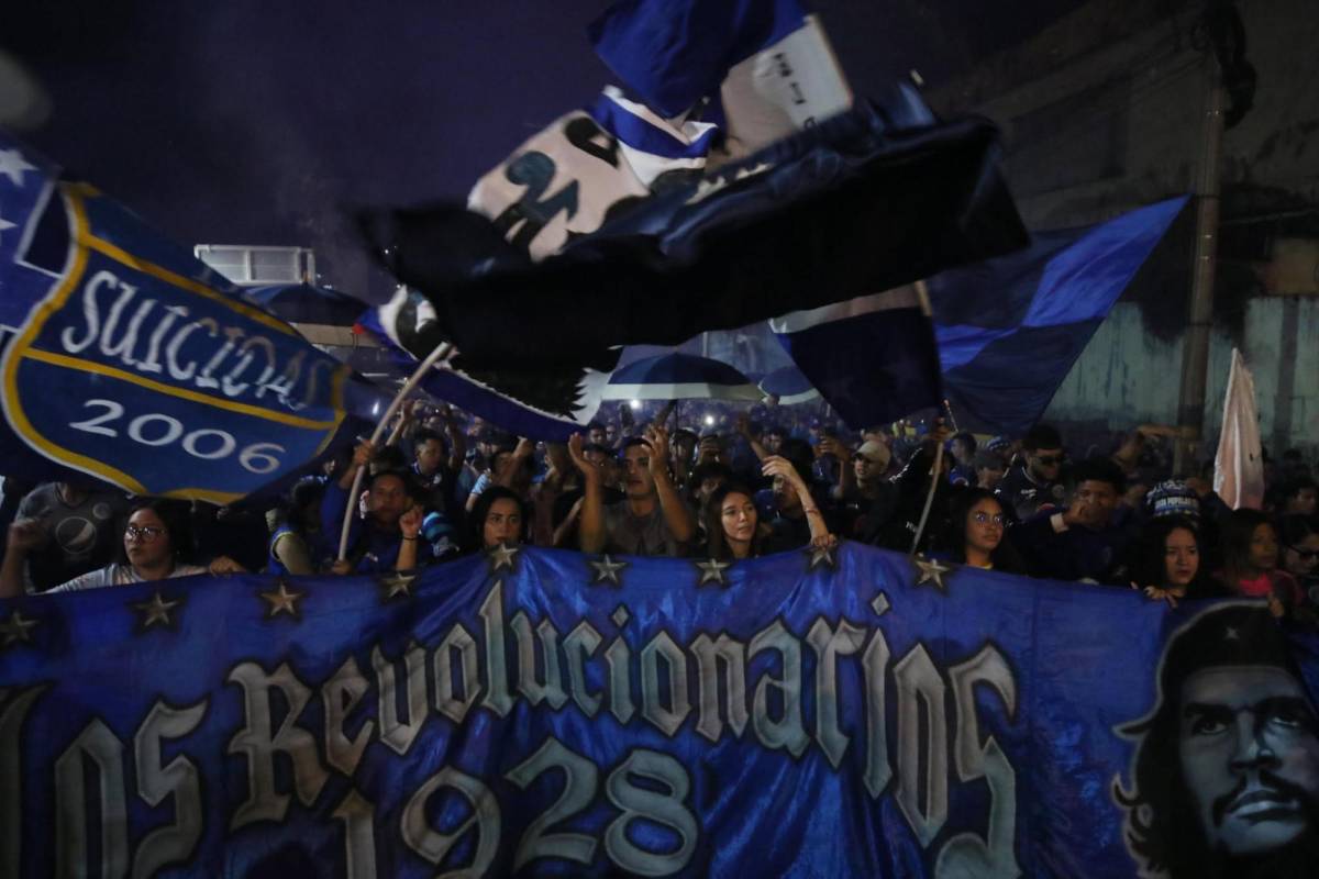 Chica linda desata la locura, el show de la barra de Motagua y los fieles aficionados Aurinegros Chica linda desata la locura, el show de la barra de Motagua y los fieles aficionados Aurinegros