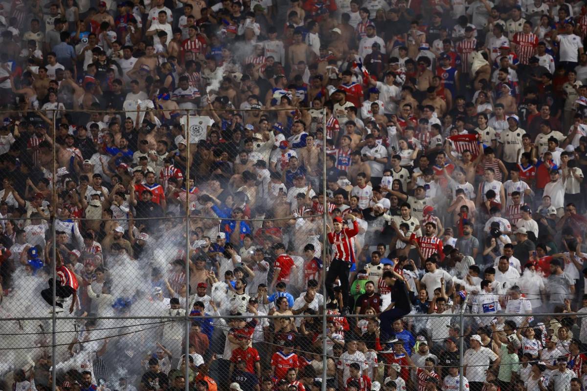 Villano del Real España, jugador sale en camilla, famosos presentes y Olimpia silenció el Morazán Villano del Real España, jugador sale en camilla, famosos presentes y Olimpia silenció el Morazán