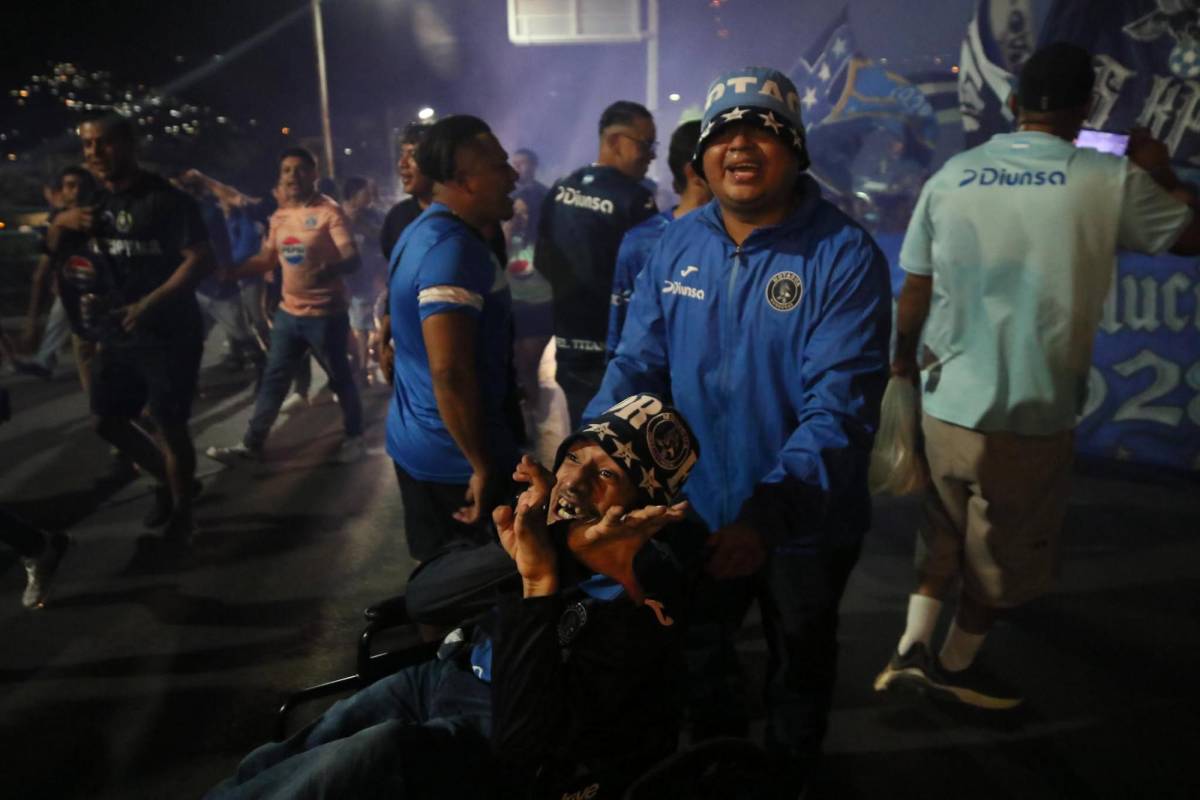 Chica linda desata la locura, el show de la barra de Motagua y los fieles aficionados Aurinegros Chica linda desata la locura, el show de la barra de Motagua y los fieles aficionados Aurinegros