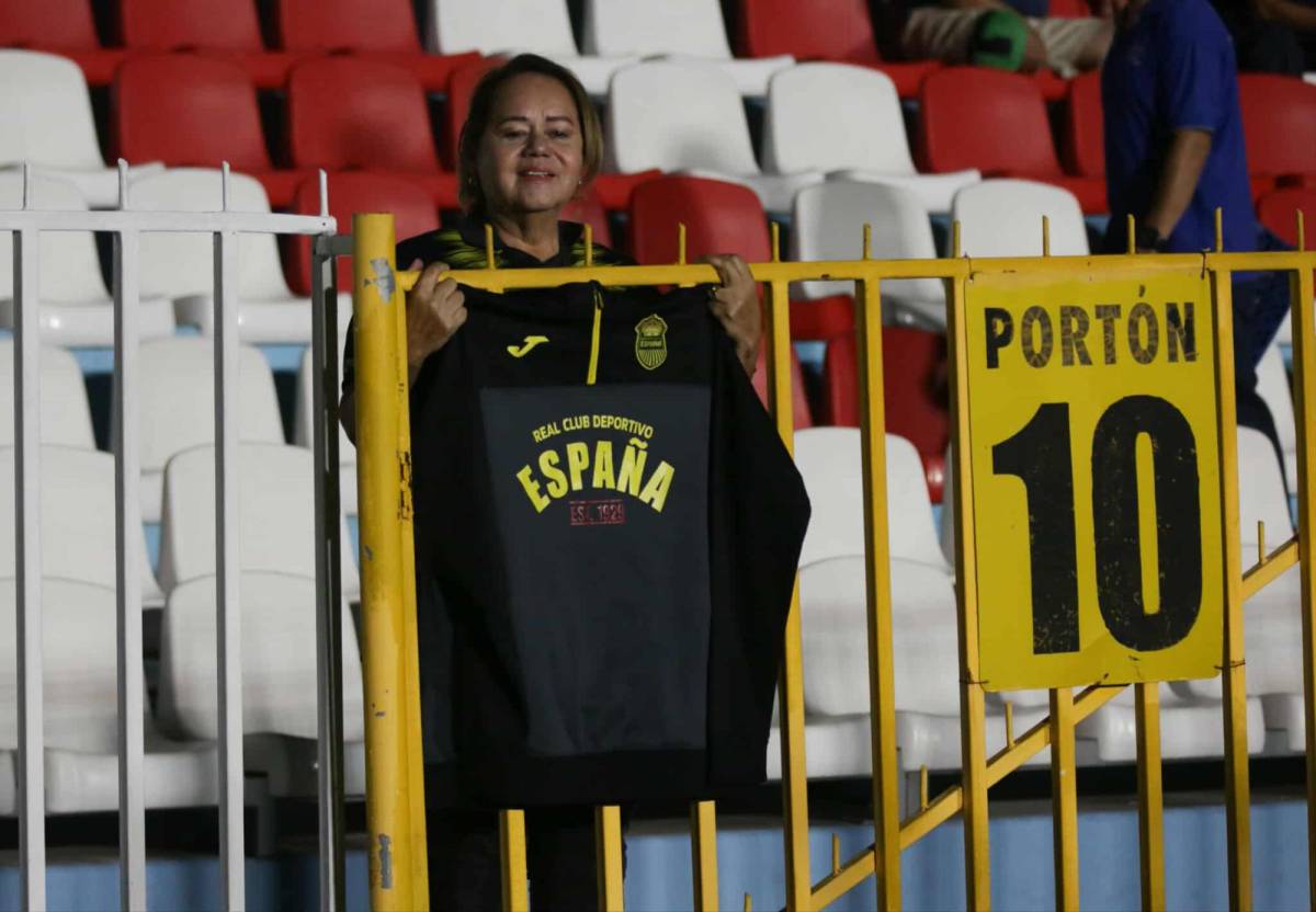 Chica linda desata la locura, el show de la barra de Motagua y los fieles aficionados Aurinegros Chica linda desata la locura, el show de la barra de Motagua y los fieles aficionados Aurinegros