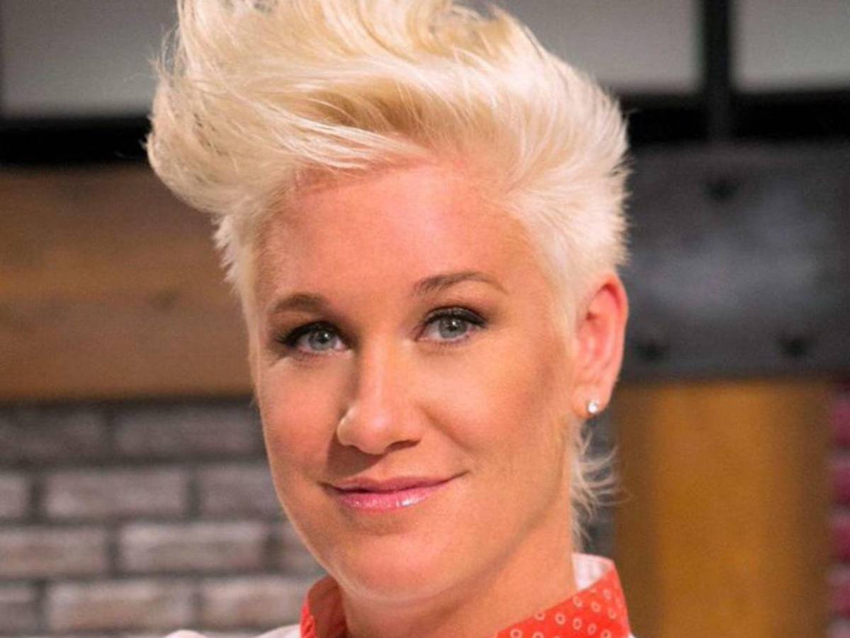 Investigan muerte de chef Anne Burrell por posible sobredosis: 100 píldoras surtidas Investigan muerte de chef Anne Burrell por posible sobredosis: 100 píldoras surtidas