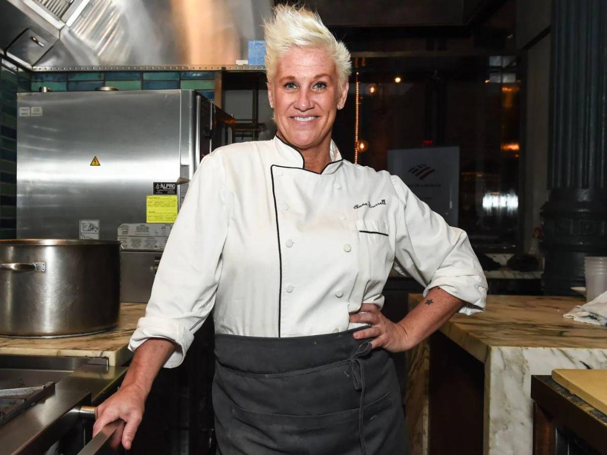 Investigan muerte de chef Anne Burrell por posible sobredosis: 100 píldoras surtidas Investigan muerte de chef Anne Burrell por posible sobredosis: 100 píldoras surtidas