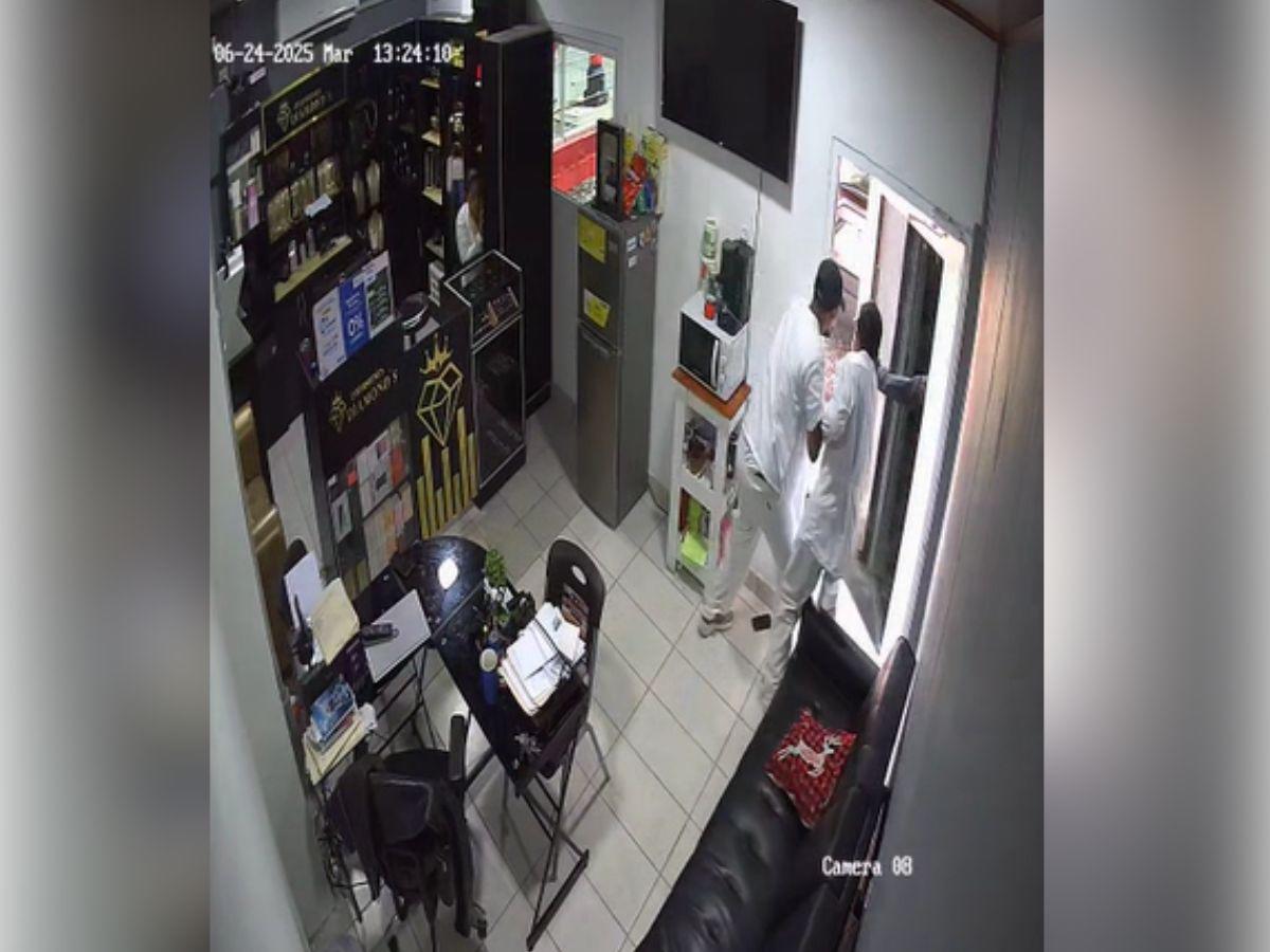 Cuadro a cuadro: Así asesinaron a guardia de seguridad en negocio de San Pedro Sula Cuadro a cuadro: Así asesinaron a guardia de seguridad en negocio de San Pedro Sula