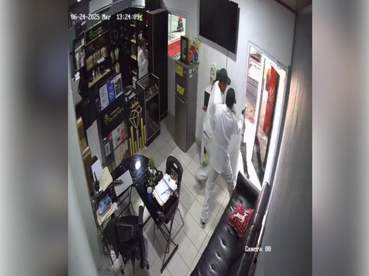 Cuadro a cuadro: Así asesinaron a guardia de seguridad en negocio de San Pedro Sula Cuadro a cuadro: Así asesinaron a guardia de seguridad en negocio de San Pedro Sula