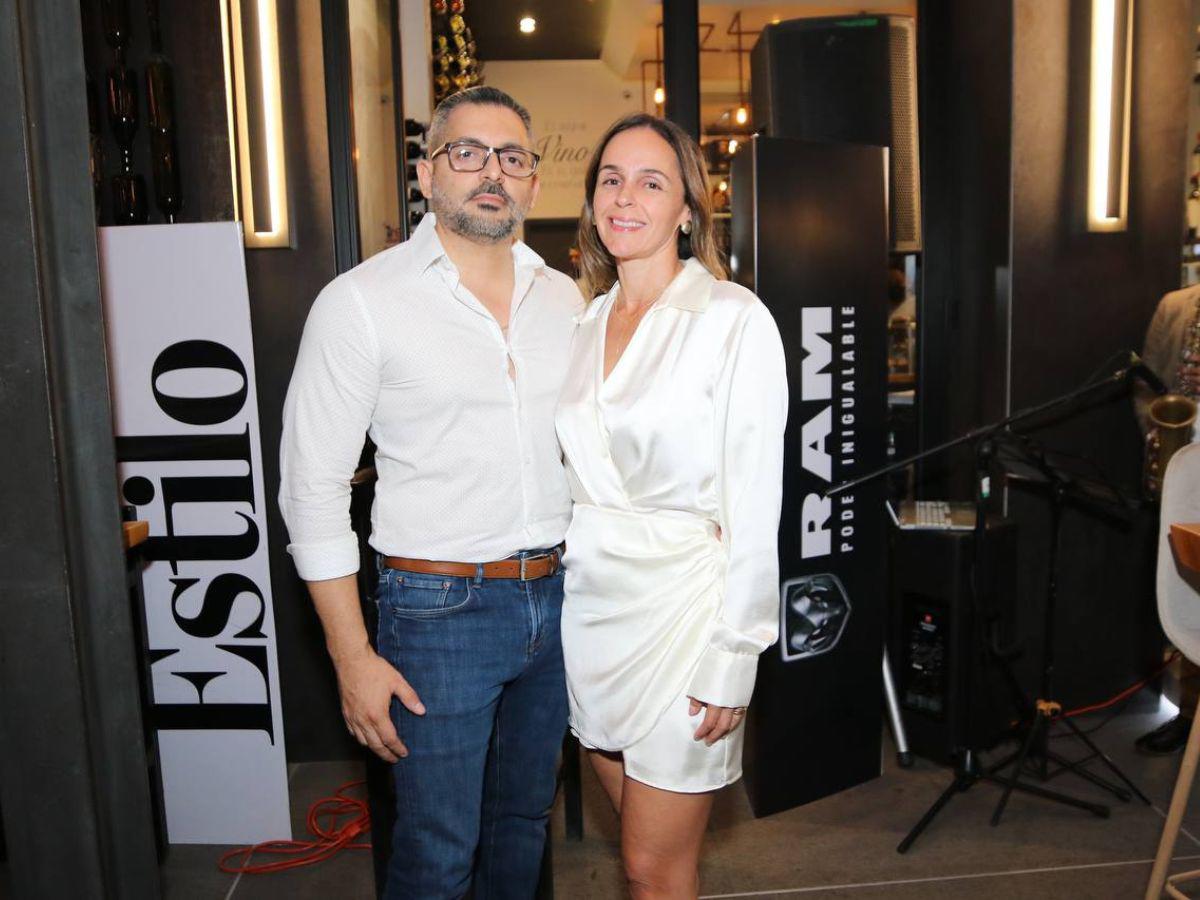 ESTILO y Mall Multiplaza brindan con whisky por los padres
