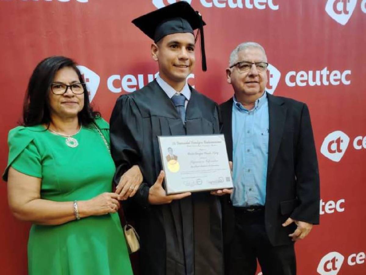 Jugador del Olimpia sorprende y obtiene su título universitario: Así fue la ceremonia Jugador del Olimpia sorprende y obtiene su título universitario: Así fue la ceremonia