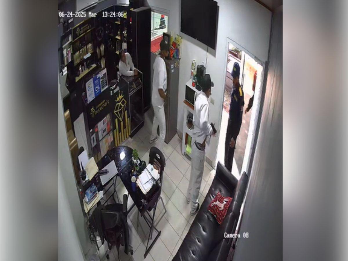Cuadro a cuadro: Así asesinaron a guardia de seguridad en negocio de San Pedro Sula Cuadro a cuadro: Así asesinaron a guardia de seguridad en negocio de San Pedro Sula