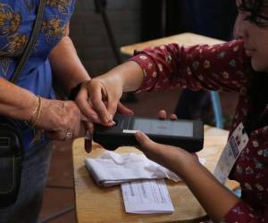 Tras la polémica por el TREP, el CNE cerró una etapa del cronograma sin incidentes al lanzar la licitación del sistema de identificación biométrica, parte fundamental de las elecciones.