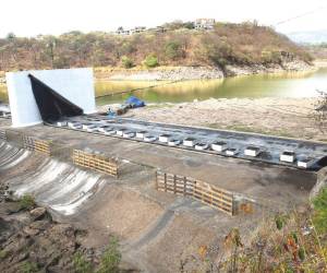 Los Laureles ha reducido su capacidad de distribución debido a trabajos de construcción en el embalse.