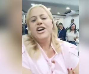 Varios videos captados en el Congreso muestran un comportamiento agresivo de parte de todos los participantes del incidente.
