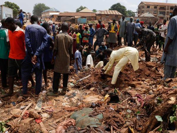 La aldea Kpege del gobierno local de Mokwa fue severamente afectada por las intensas lluvias del 29 de mayo, las cuales dejaron más de cien muertos, miles de desplazados, personas heridas y otras desaparecidas.