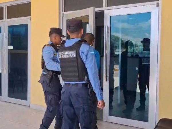 Agentes de la Policía Nacional capturaron al hombre de 39 años de edad, acusado de quitarle la vida a Mario Leonel López Orellana y fue remitido al juzgado de Comayagua.