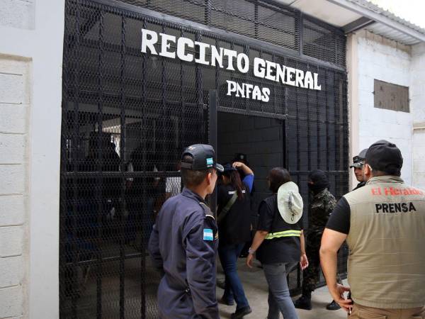 La estructura de PNFAS, la cárcel femenina de Honduras, fue remodelada y reforzada para segregar a las privadas de libertad.