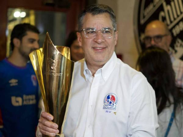 El mandamás de los Albos habló ante los medios de comunicación en la inauguración de la tienda del Olimpia.