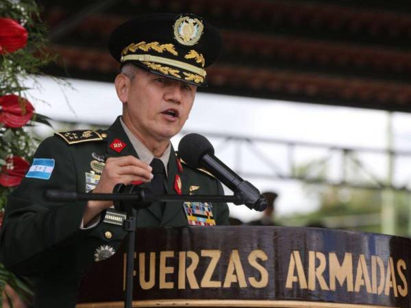 Hernández aseguró que las FF AA son un instrumento para realizar y cumplir las políticas públicas de un gobierno”.