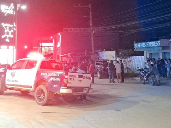 La Policía Nacional llegó a la zona donde mataron a Marco Tulio Reyes para comenzar las primeras investigaciones del crimen.