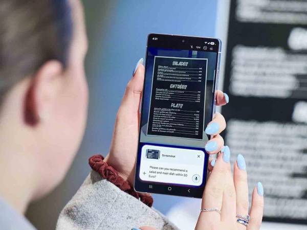 Galaxy AI ya está disponible en los dispositivos Samsung, llevando la inteligencia artificial al siguiente nivel con herramientas que potencian la creatividad, optimizan la productividad y mejoran la comunicación.