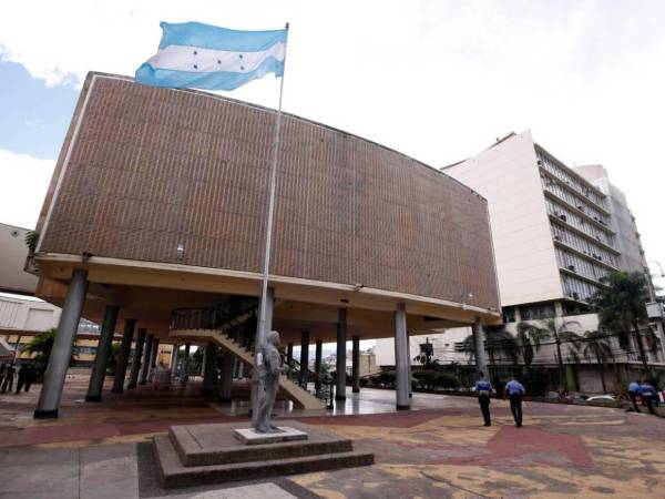 Previo a las pasadas elecciones primarias e internas los diputados del Congreso Nacional dejaron de sesionar, pero los gastos se mantienen al día en este poder estatal.
