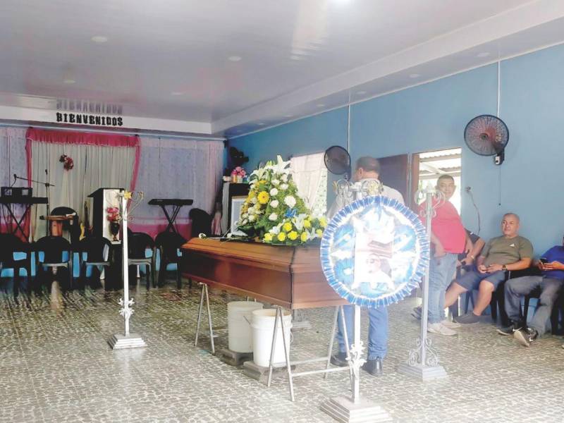 El ataque que acabó con la vida de Pedro Abraham García García ocurrió en la central de buses. Su familia veló su cuerpo y ayer lo sepultaron en un cementerio en el sector La Puerta de esta ciudad.