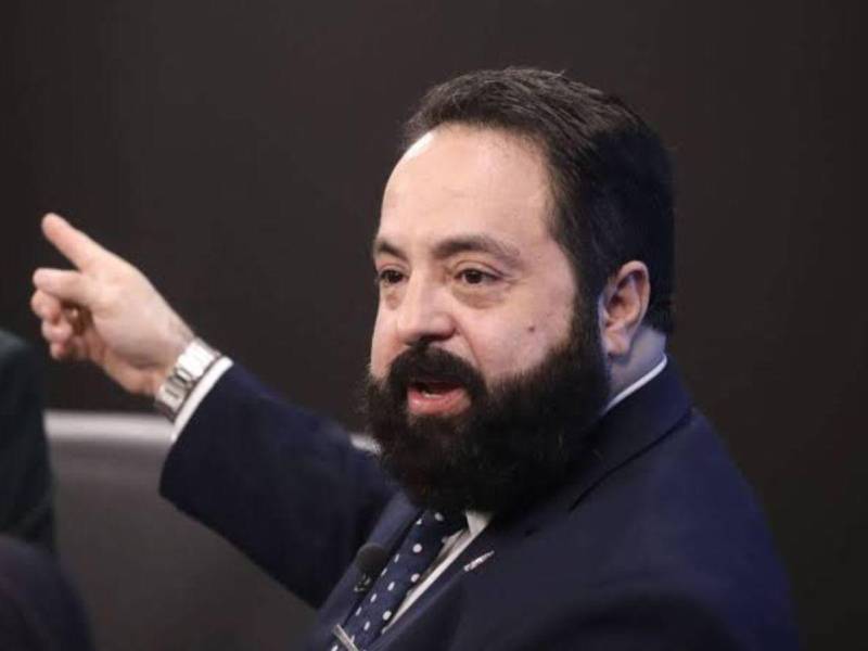 Redondo, quien en campaña prometió romper con los vicios del pasado, terminó defendiendo con vehemencia una estructura que permite a los diputados hacer política